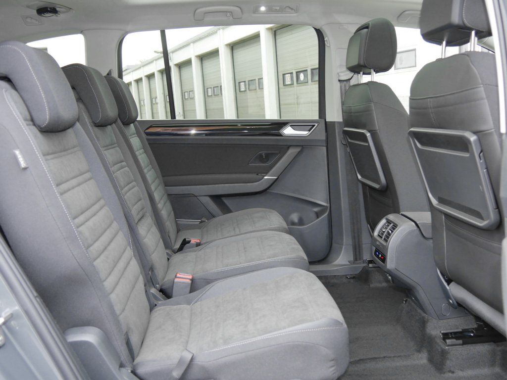 Fahrzeugabbildung Volkswagen Touran Highline 2.0 TDI DSG AHK Navi RFK