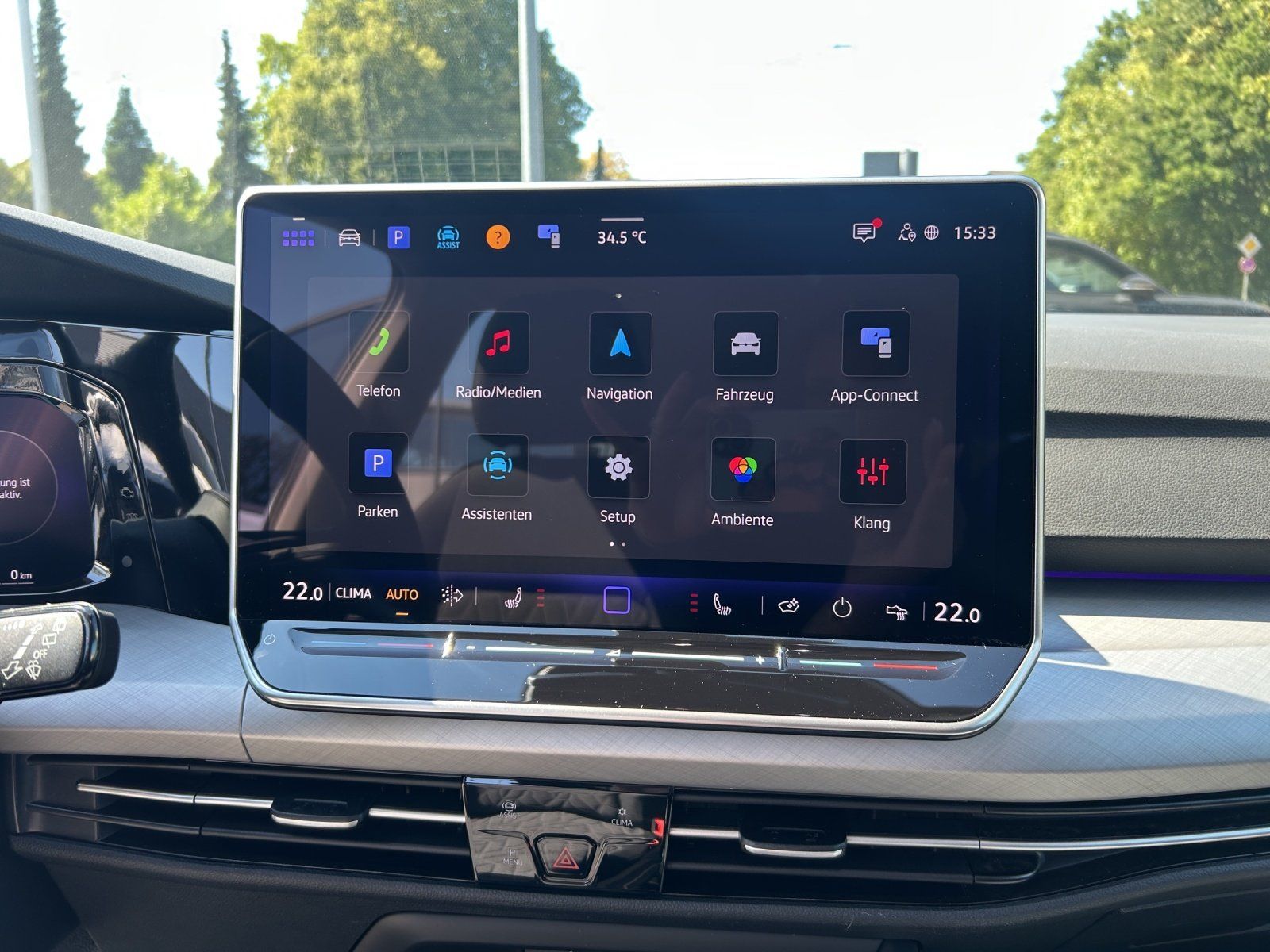 Fahrzeugabbildung Volkswagen Golf VIII 1.5 eTSI 85 kW Life Kamera,LED,Navi,LM