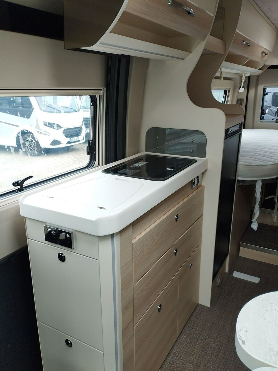 Fahrzeugabbildung Eura Mobil Van V 635 EB Automatik, 180 PS, Fahrassistenz