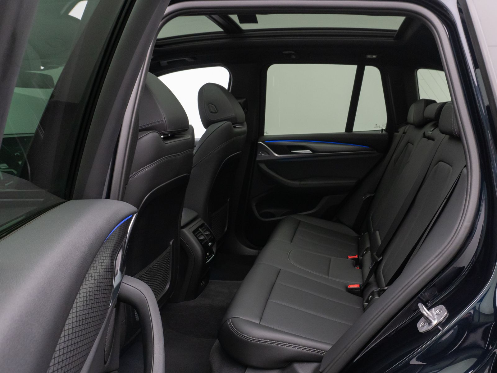 Fahrzeugabbildung BMW X3 xD20d M Sport Panorama Kamera Laser HUD HiFi