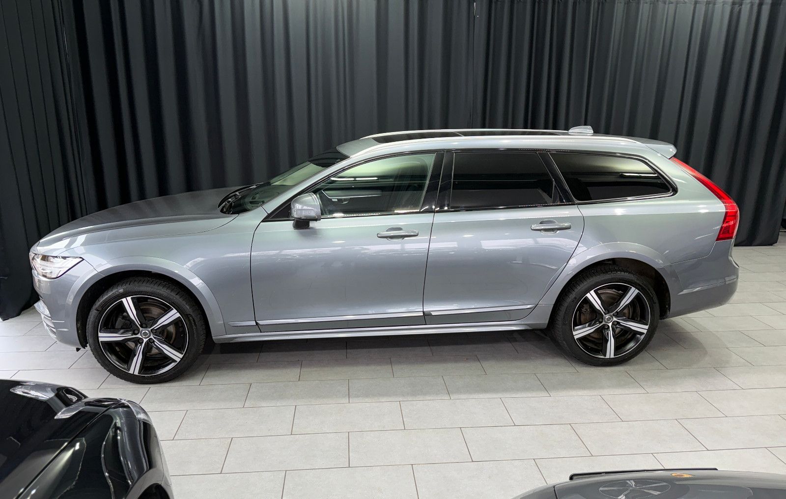 Fahrzeugabbildung Volvo V90 Cross Country Pro AWD|HuD|H&K|360°|PANO