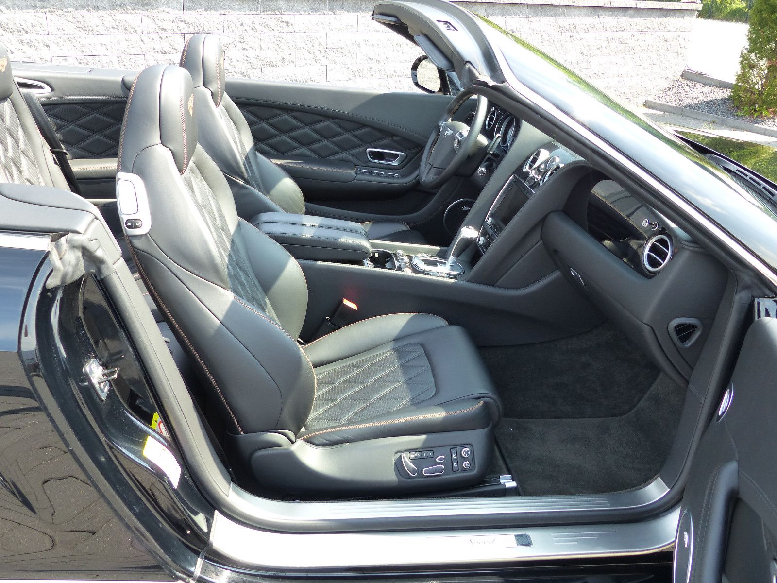 Fahrzeugabbildung Bentley Continental GTC W 12 SPEED MULLINER