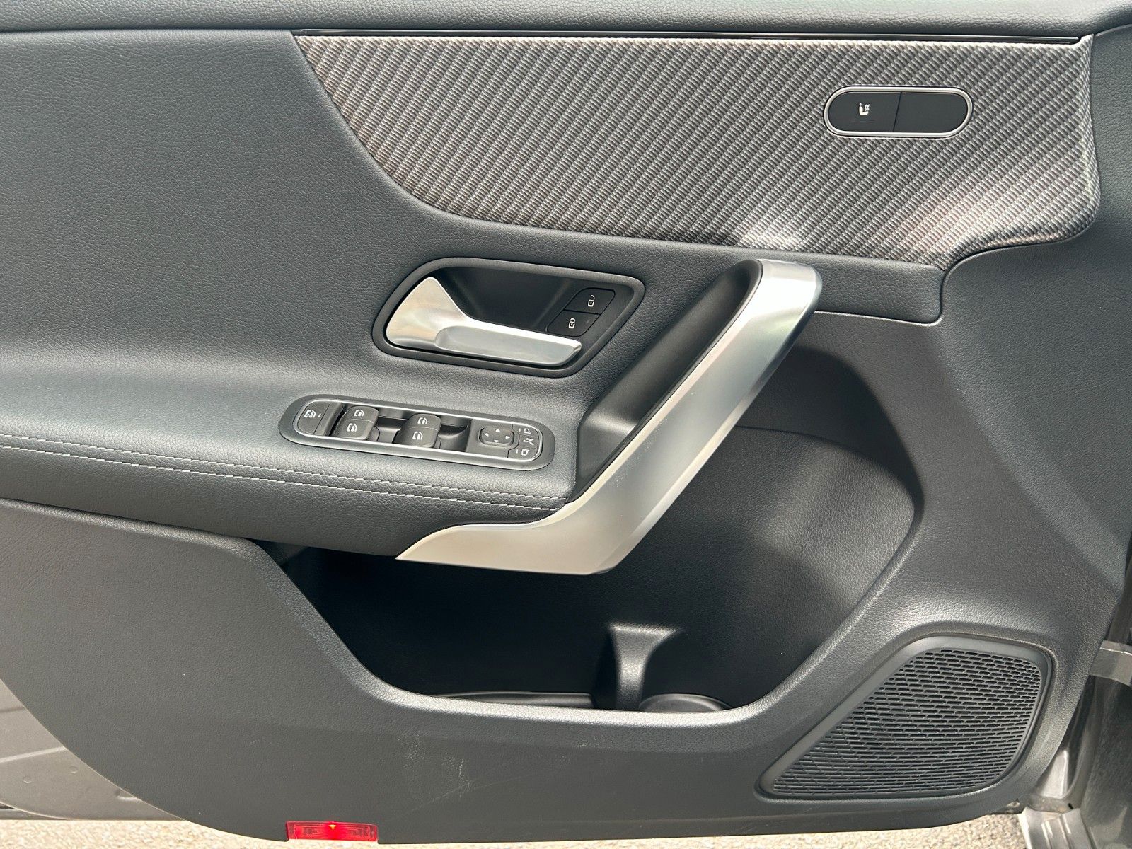 Fahrzeugabbildung Mercedes-Benz A 180 Progressive+RKamera+LED+IHC+Digital+