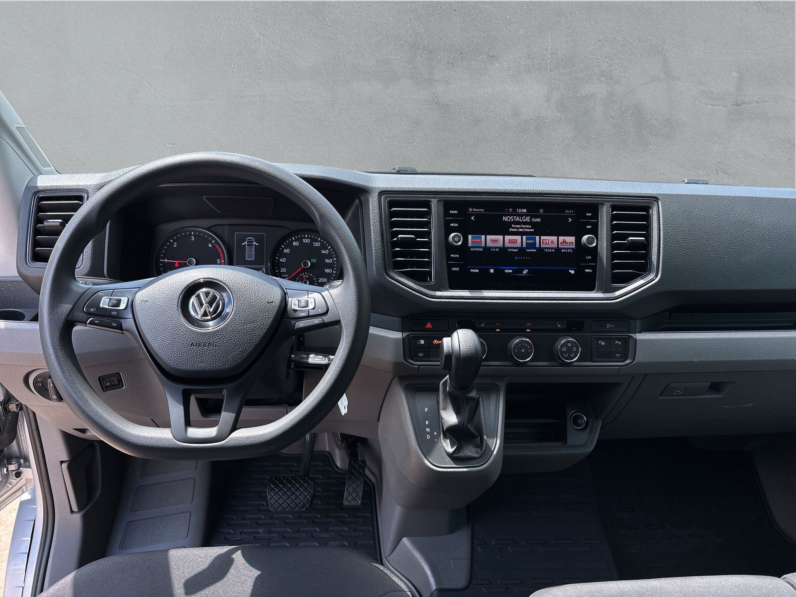 Fahrzeugabbildung Volkswagen Crafter Kasten 2.0 TDI MR Hochdach SHZ ACC