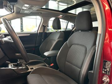 MYAUTOCENTER – Gebraucht- und Jahreswagen mit Werkstattservice in Pfaffenhofen Ford Focus Lim. *Pano*Kamera*AHK*LED*