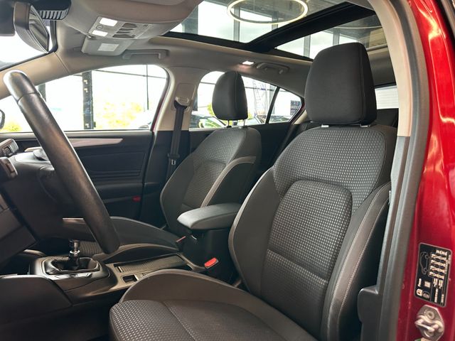 MYAUTOCENTER – Gebraucht- und Jahreswagen mit Werkstattservice in Pfaffenhofen Ford Focus Lim. *Pano*Kamera*AHK*LED*