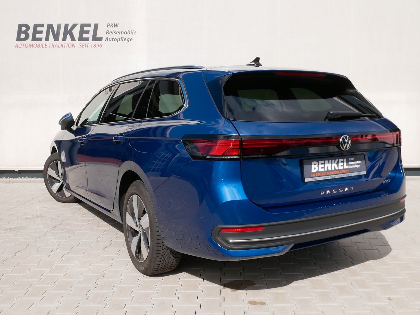 Fahrzeugabbildung Volkswagen Passat Variant 1.5 Business NEU57T Sthzg HUD DSG