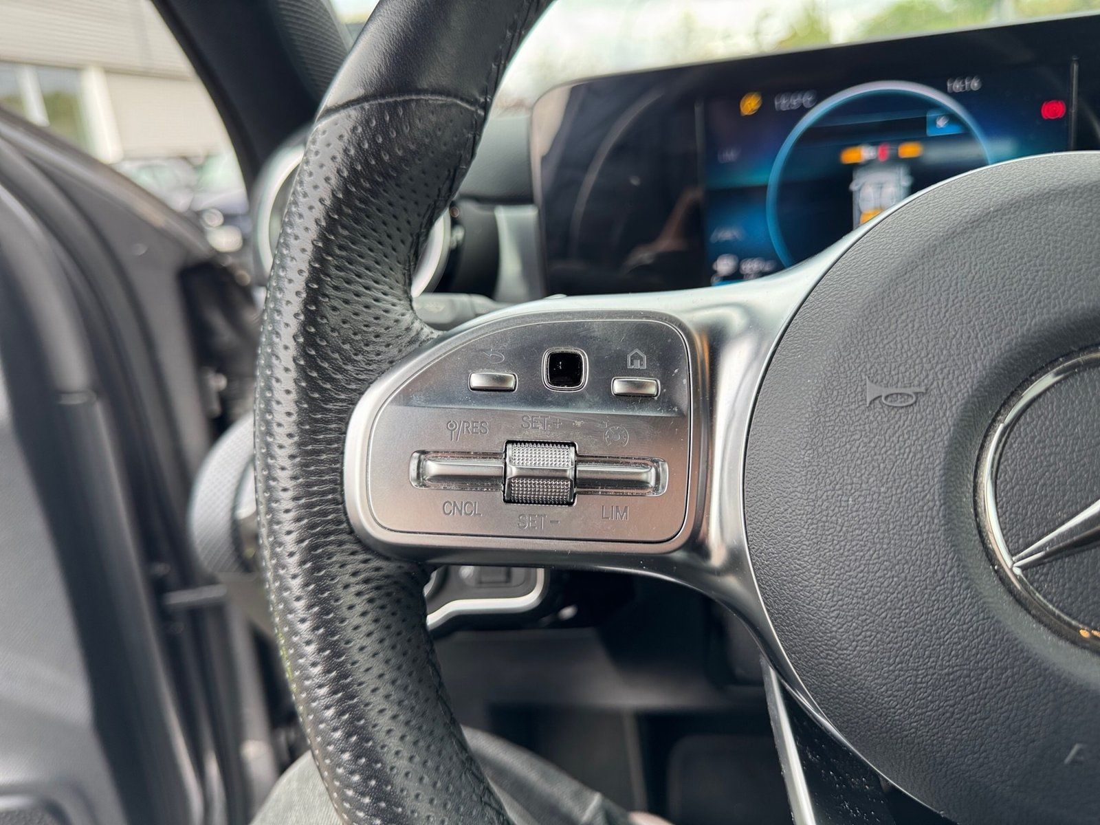 Fahrzeugabbildung Mercedes-Benz A 220 AMG-Line*LED*PDC*Spurhalt*Sitzheizung*MBUX