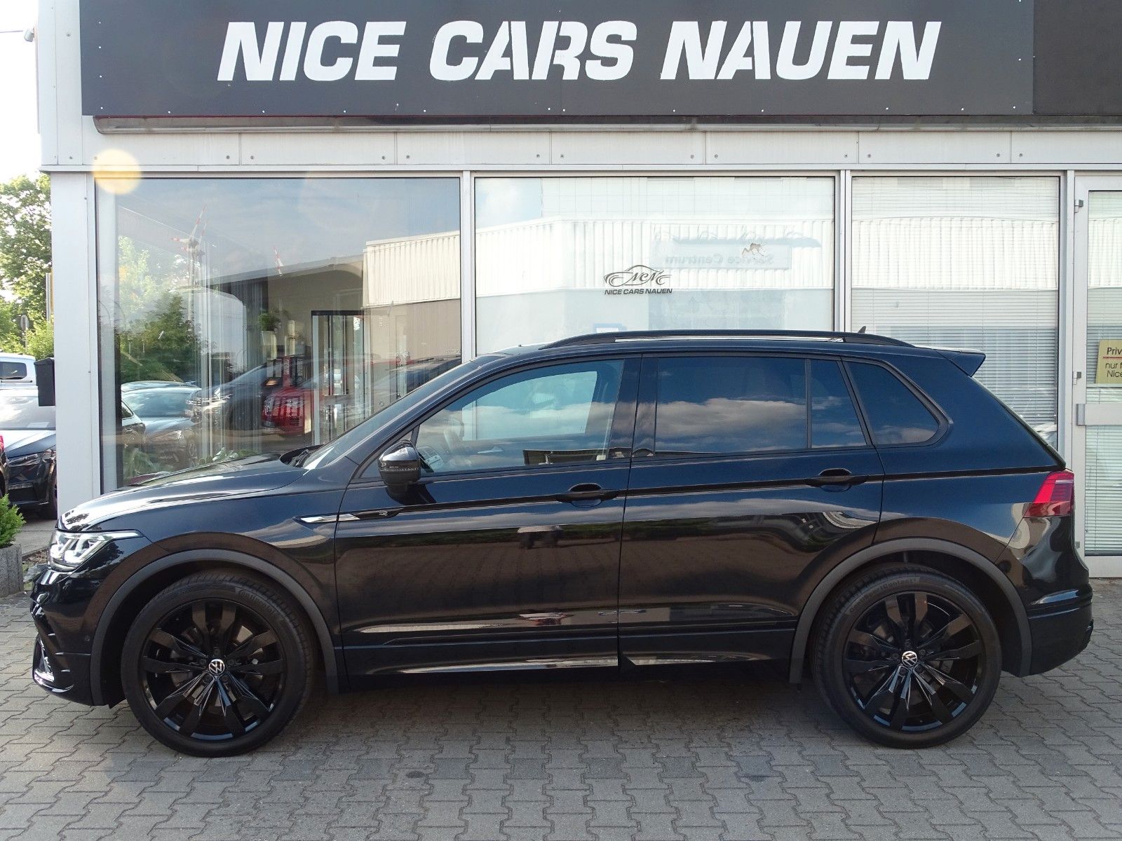Volkswagen Tiguan R-Line 4Motion PANO AHK ACC TOT WINKEL foto 4