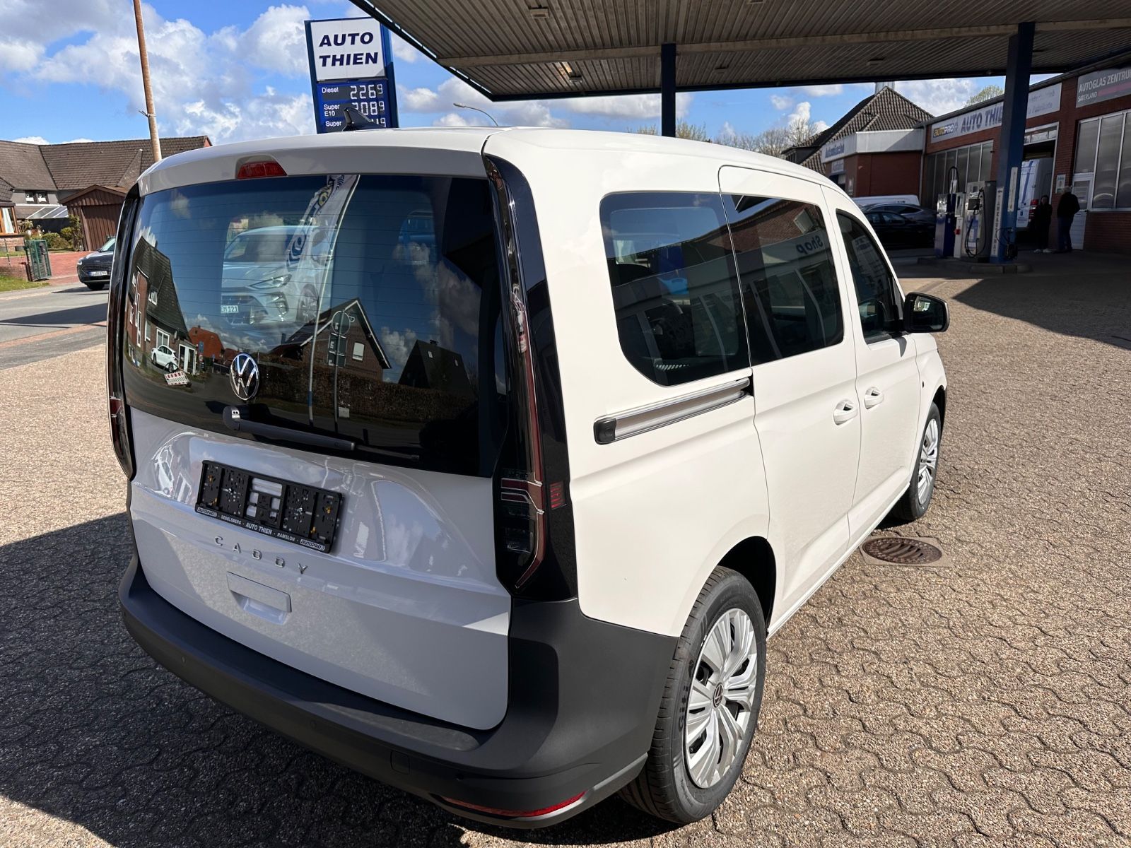 Fahrzeugabbildung Volkswagen Caddy Kombi 2.0 TDI APP/ACC/LED/PDC/TOTW/VIRT