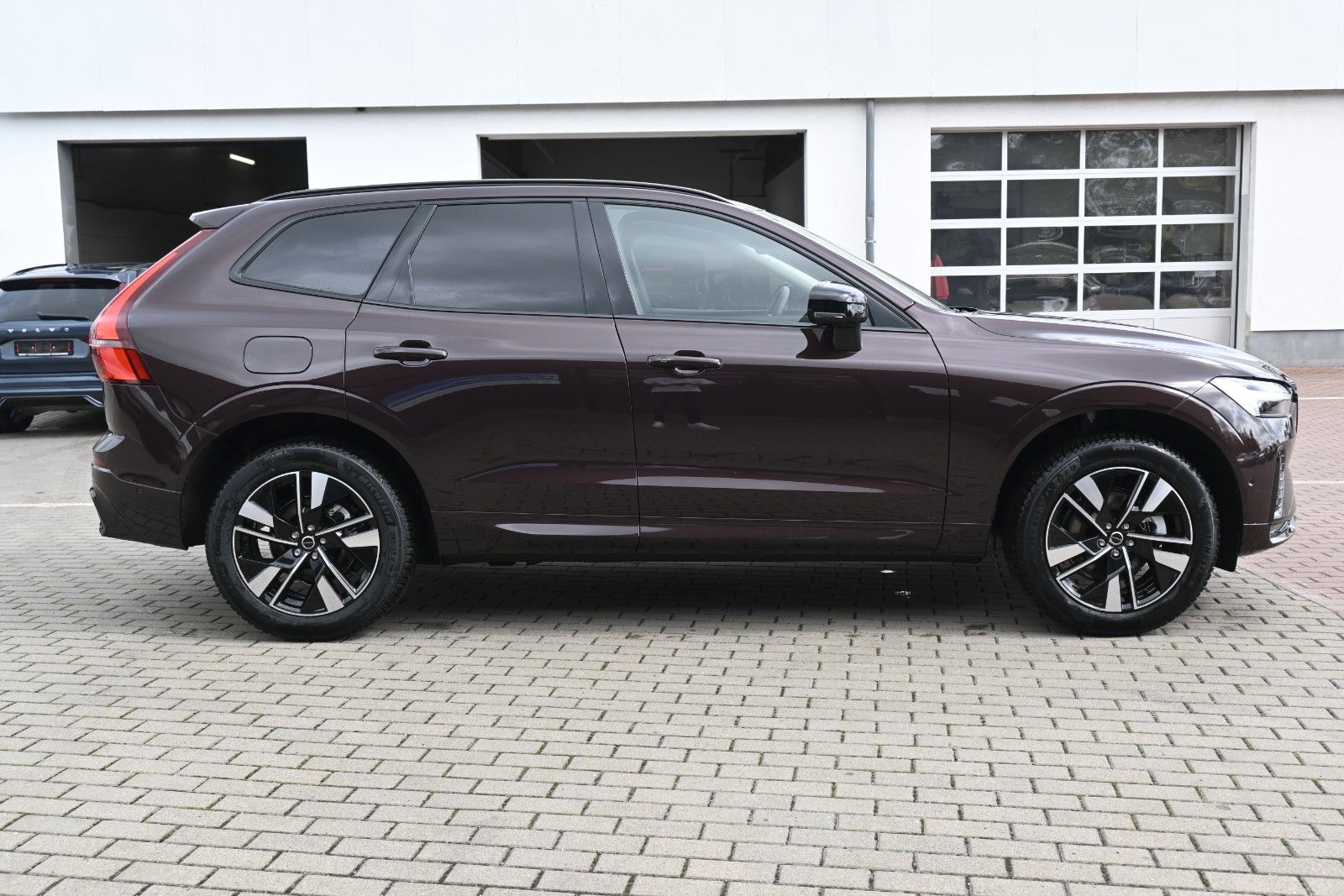 Fahrzeugabbildung Volvo XC60 B5 AWD Plus Dark*FSHZG*360°*ACC*AHK