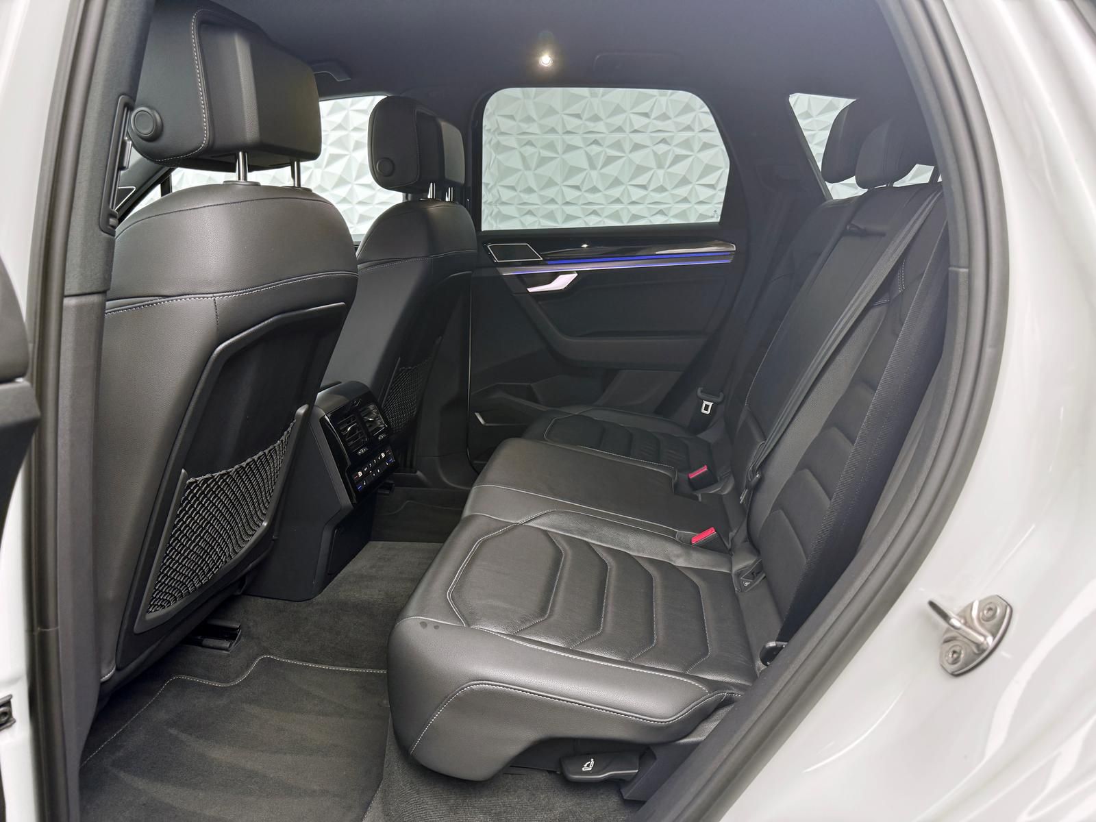 Fahrzeugabbildung Volkswagen 3.0 TDI R-LINE/ALLRADLENK/DYNAUDIO/STANDHZ/AHK/M