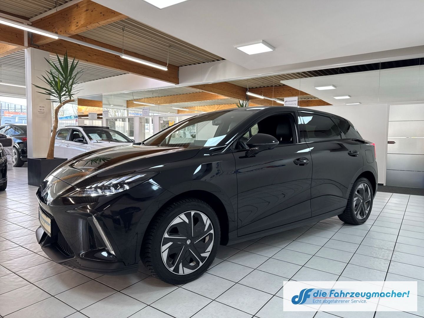 Fahrzeugabbildung MG MG4 Luxury Elektromotor 150 kW Digitales Cockpit