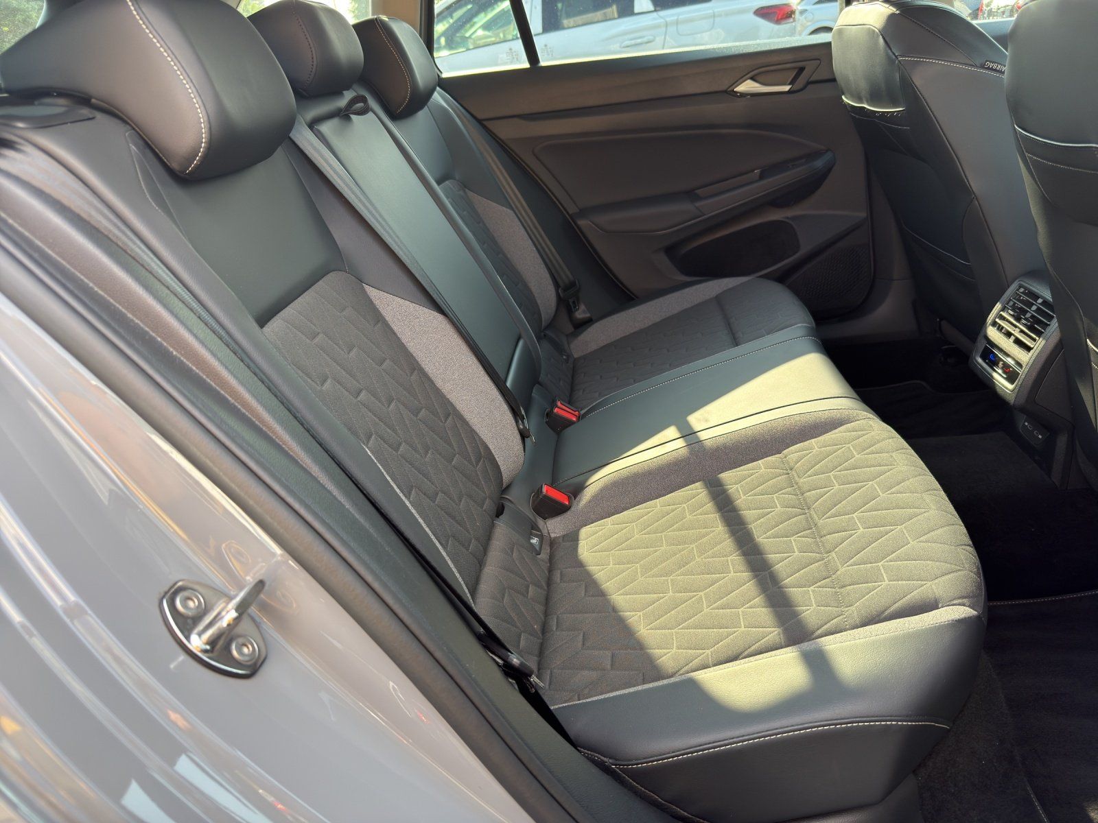 Fahrzeugabbildung Volkswagen Golf Variant ENERGY 1.5l DSG. RFK.App-Connect.Cl