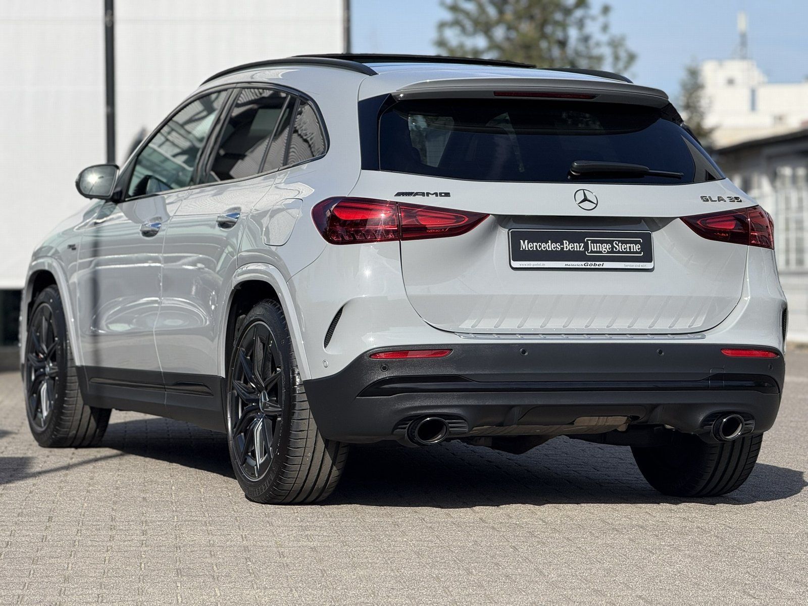 Fahrzeugabbildung Mercedes-Benz AMG GLA 35 4M PERFORMANCE-SITZE PANO AHK 360°