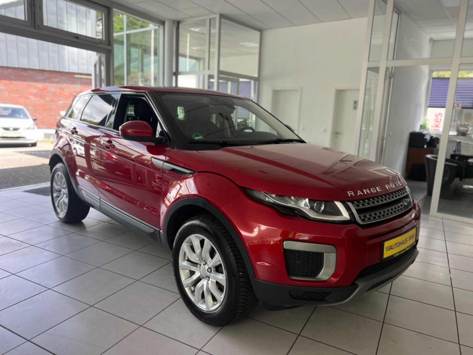 Fahrzeugabbildung Land Rover Range Rover Evoque SE