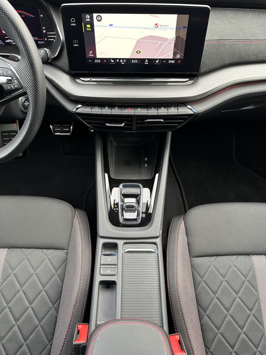 Fahrzeugabbildung SKODA Octavia Combi RS Challenge NAV+LED+VCOCK+KAM+AHK
