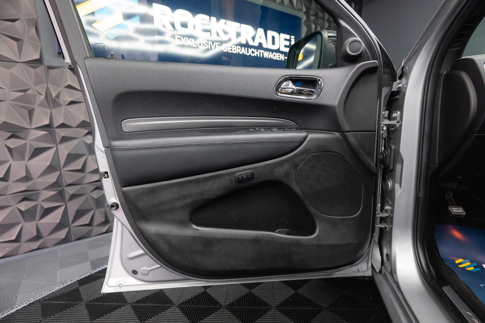 Fahrzeugabbildung Dodge Durango 5.7 V8 R/T 4x4 Night-Paket *7 Sitze*19%*