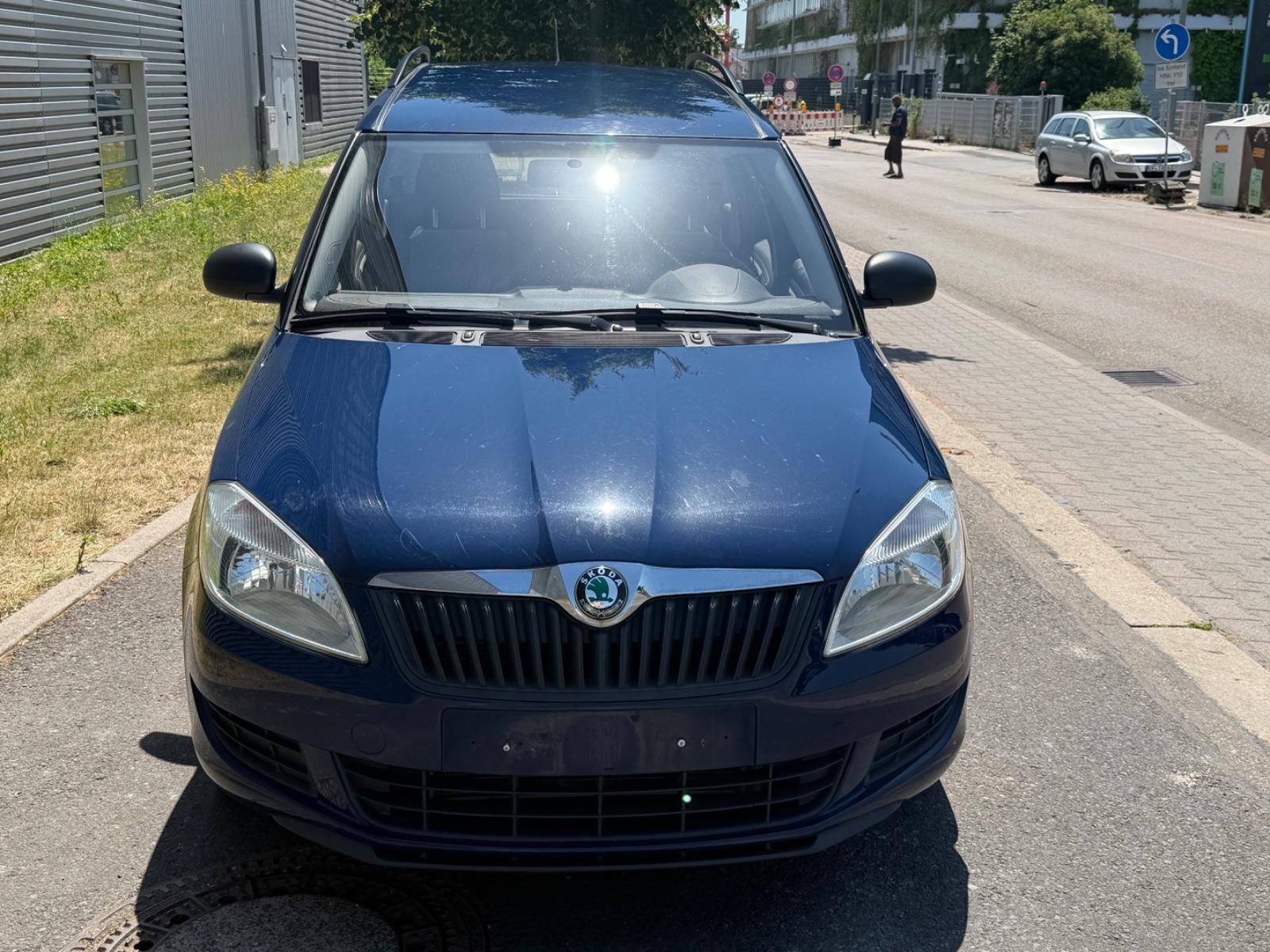 Skoda Roomster 2012 — interior