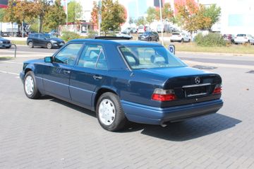 Mercedes E 200 - 4