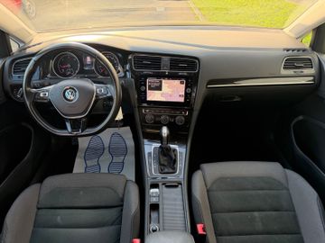Volkswagen Golf - 11