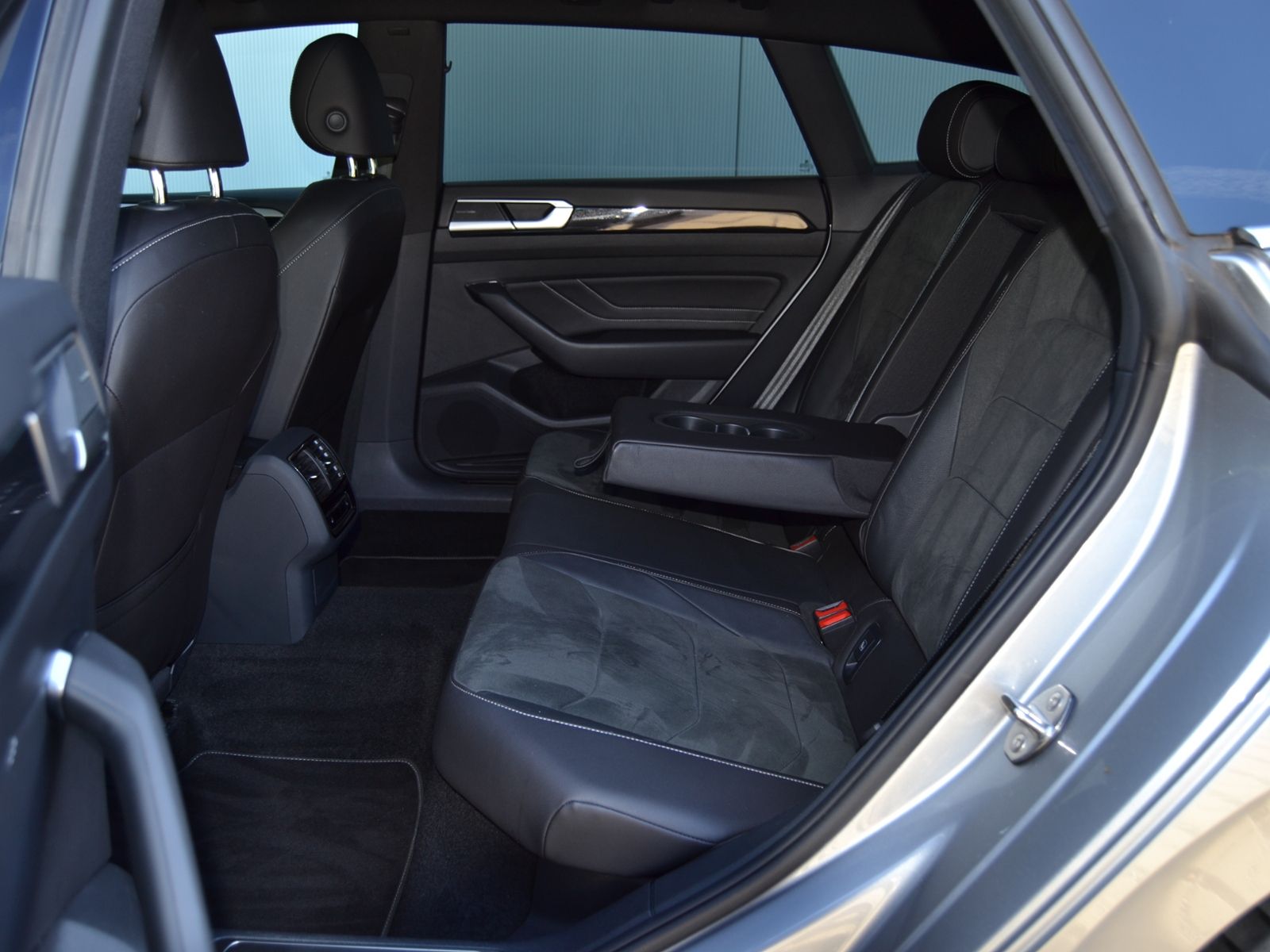 Arteon SB 2.0 TDI 200 PS 4M DSG R-Line VOLL/AHK/