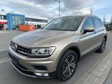 Volkswagen Tiguan TDI DSG 4MOTION  Kamera*Standheizung*AHK - mit Diesel-Antrieb: Gold