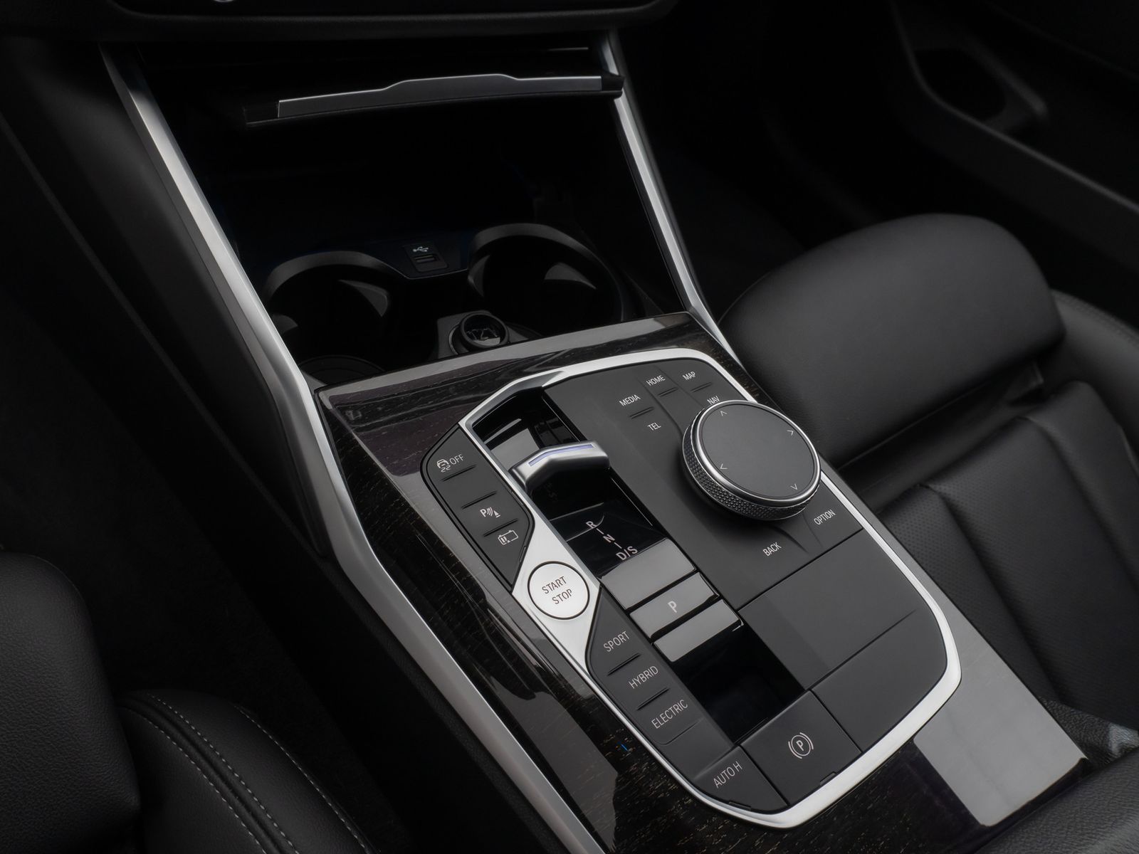 Fahrzeugabbildung BMW 320e Kamera DAB HiFi Sport Leder WidscreenDispl