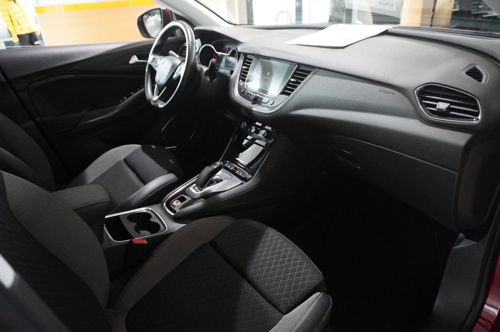 Fahrzeugabbildung Opel Grandland (X) 1.6 ELEGANCE HYBRID NAVI/SH/KAMERA