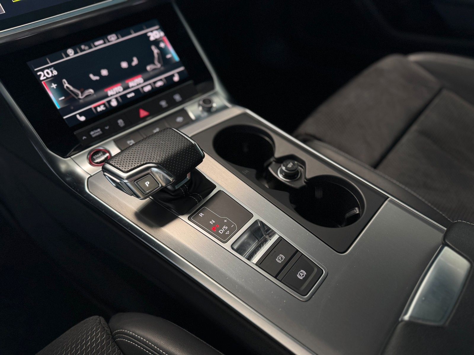 Fahrzeugabbildung Audi S6 Avant 3.0 TDI quattro "PANO Matrix-LED LM 20"