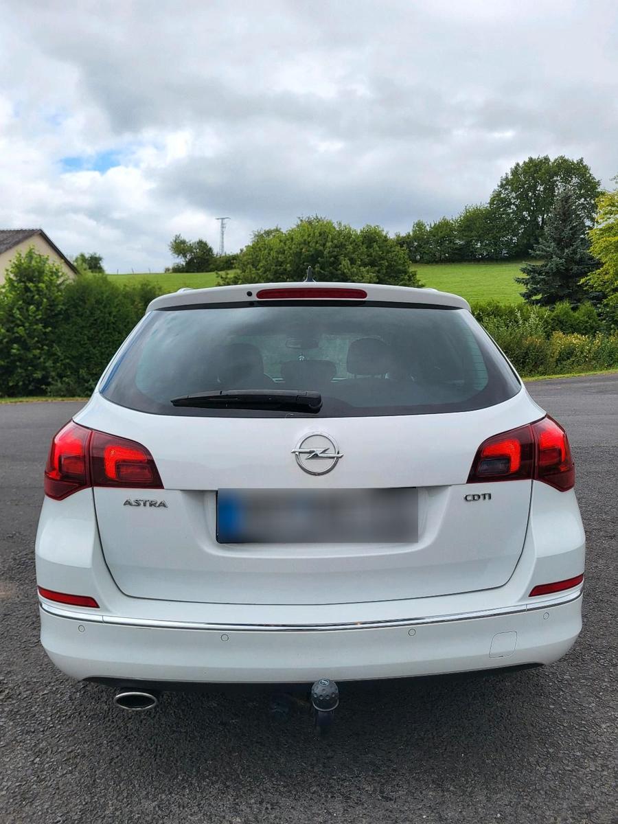 Opel Astra 2013 — photo 6
