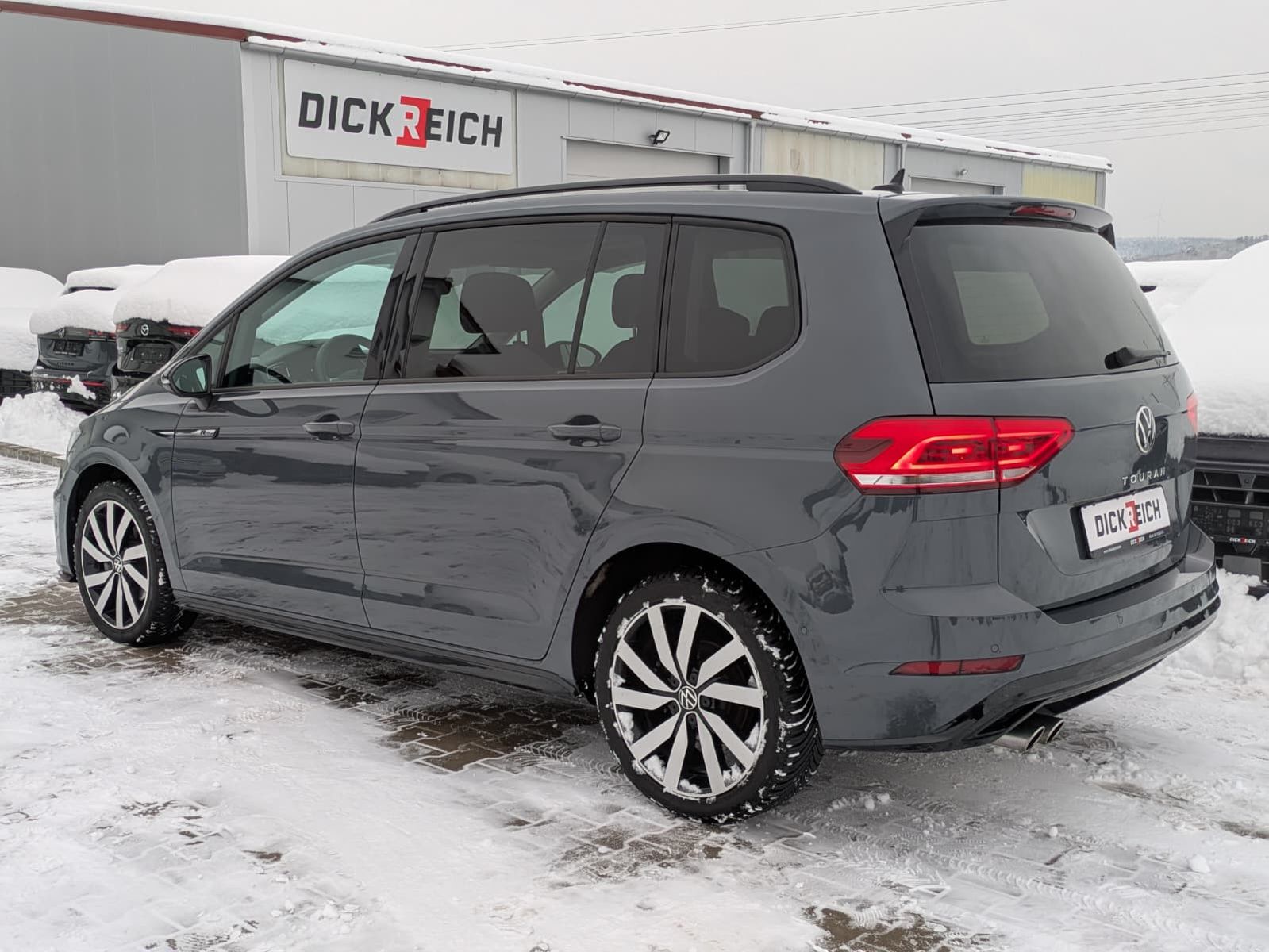 Fahrzeugabbildung Volkswagen Touran 2.0 DSG R-Line High BLACK Pano 7Si IQ AHK
