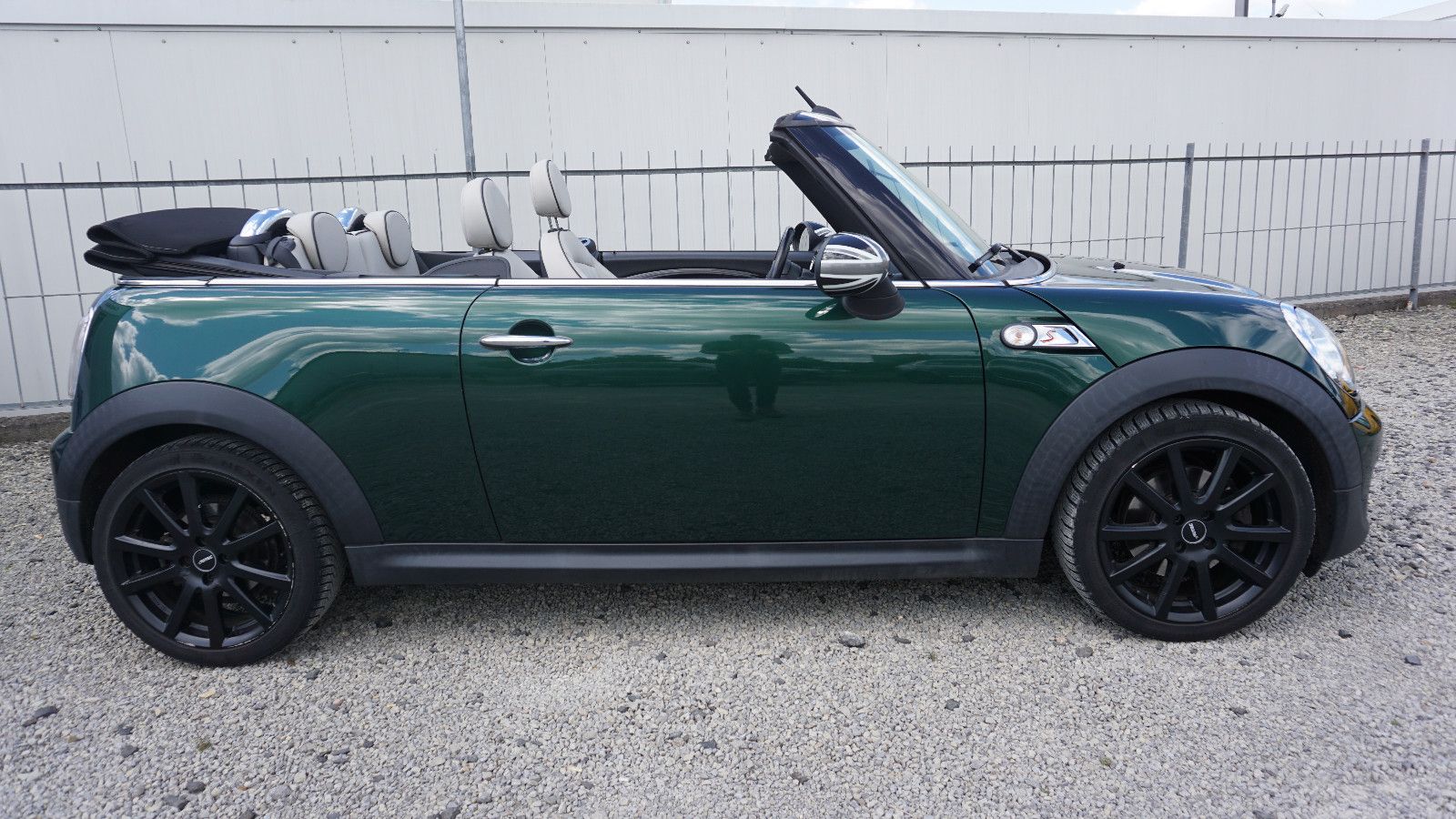 Fahrzeugabbildung MINI COOPER S Cabrio 1.6 Ltr, Bi-Xenon,Navi,Leder,+WR