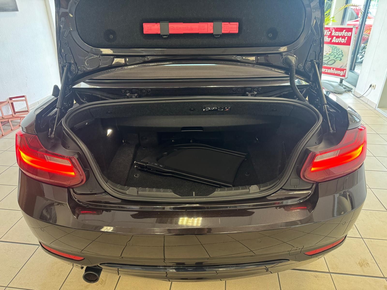Fahrzeugabbildung BMW 220 i Cabrio Sport Line/ NAVI/KLIMA/AUTOMATIK