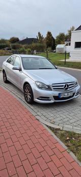 Mercedes-Benz 220 - silberne Mercedes-Benz 220