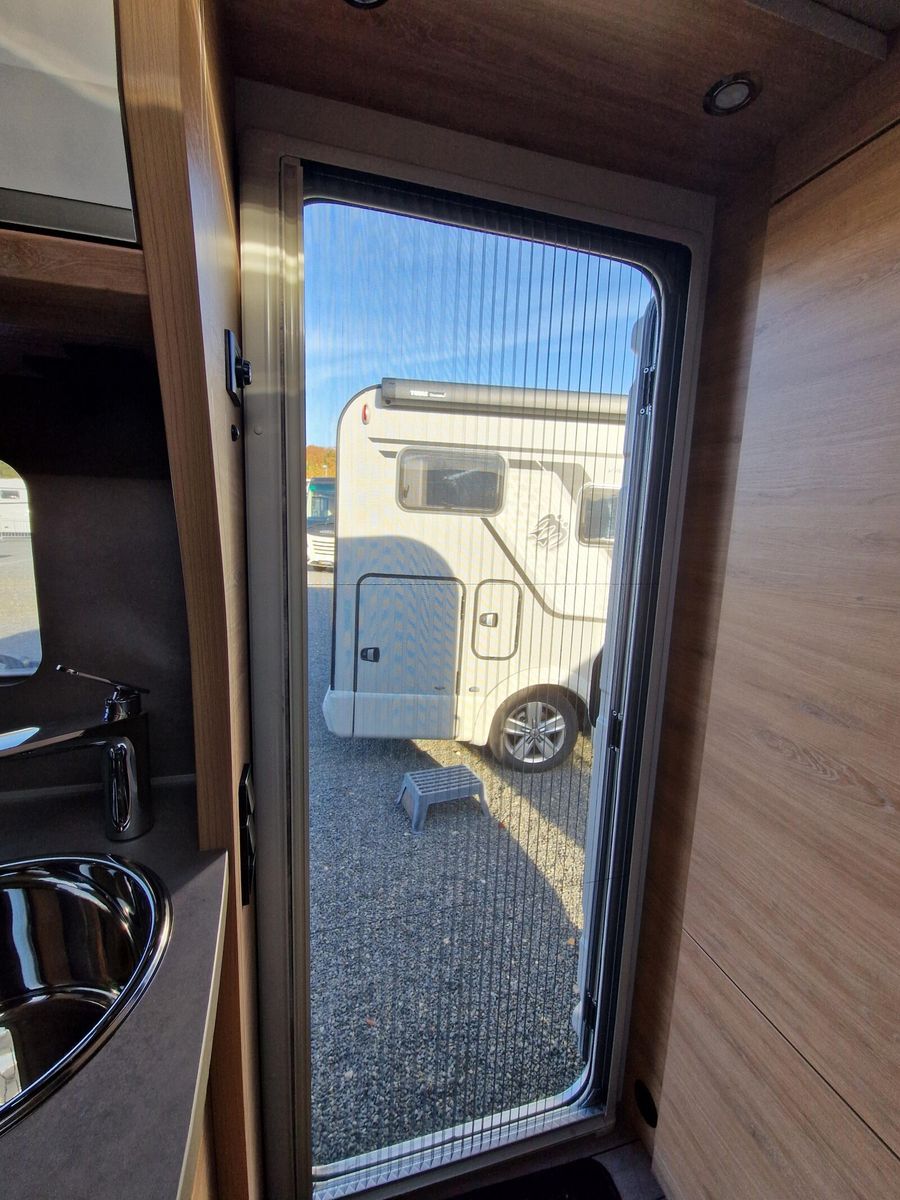 Fahrzeugabbildung Knaus Südwind 420 QD Black Selection