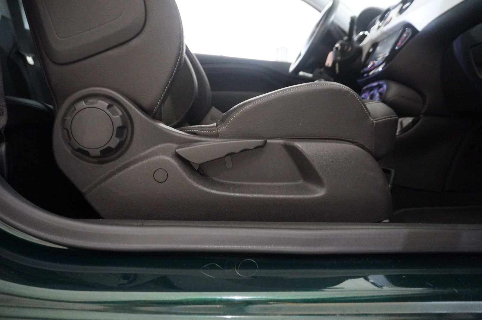 Fahrzeugabbildung Opel Adam 1.4 JAM NAVI/SHZ/PDC/KLIMA/LHZ/TEMP.