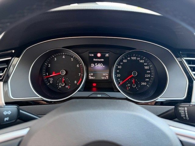 Fahrzeugabbildung Volkswagen Passat lim. Elegance 1.5l 150PS Navi/PDC/LED!