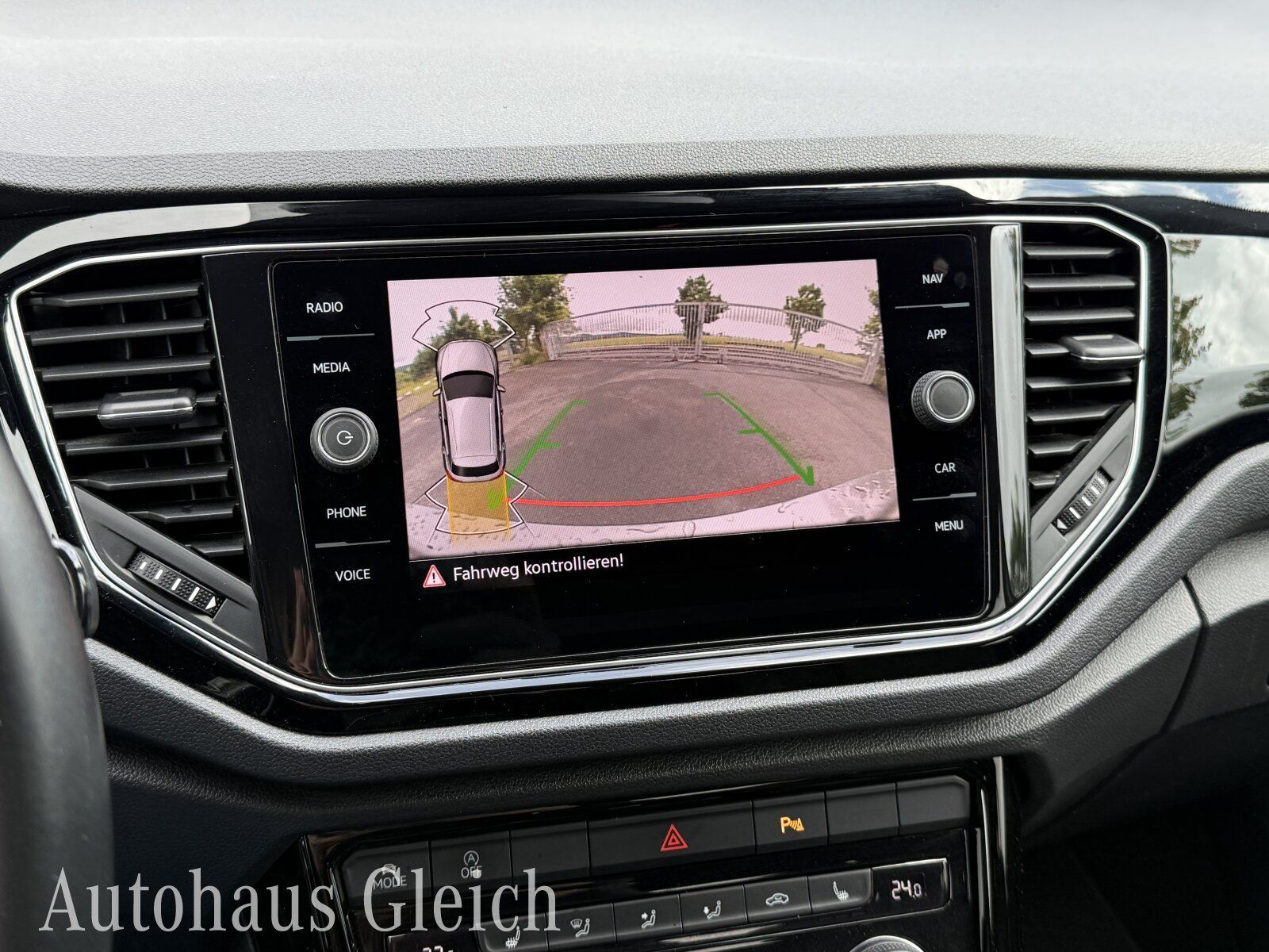 Fahrzeugabbildung Volkswagen T-Roc 1.5 TSI Sport (EURO 6d) Navi/Styling/Autom