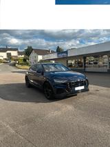 Audi Q8 50 TDI quattro S-Line - blaue Audi Q8