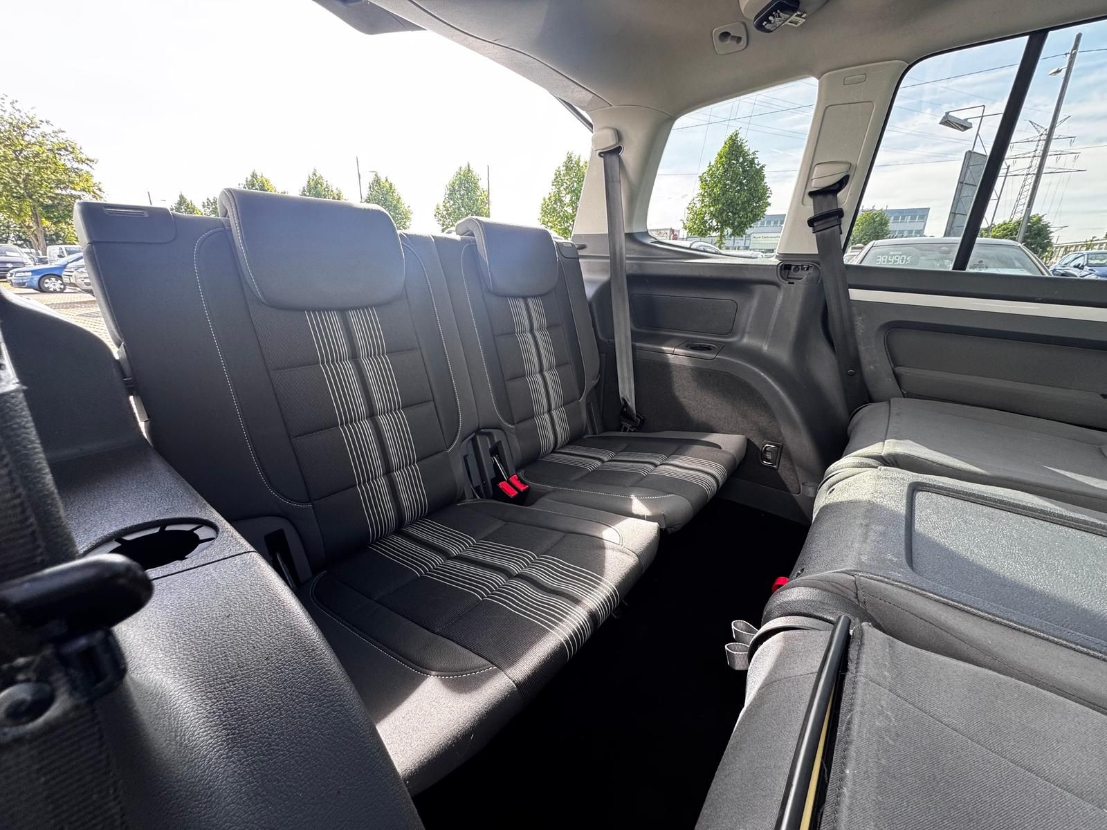 Fahrzeugabbildung Volkswagen Touran Match 2.0 TDI BMT 7-Sitzer Panoramadach