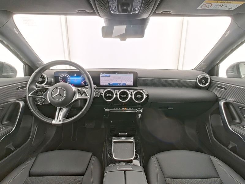Fahrzeugabbildung Mercedes-Benz A 200 d Progressive Pano+Multibeam+Kamera+CarPla