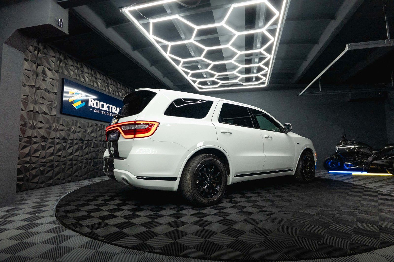 Fahrzeugabbildung Dodge Durango 5.7 V8 R/T SRT 4x4 Night-Paket Modell 22