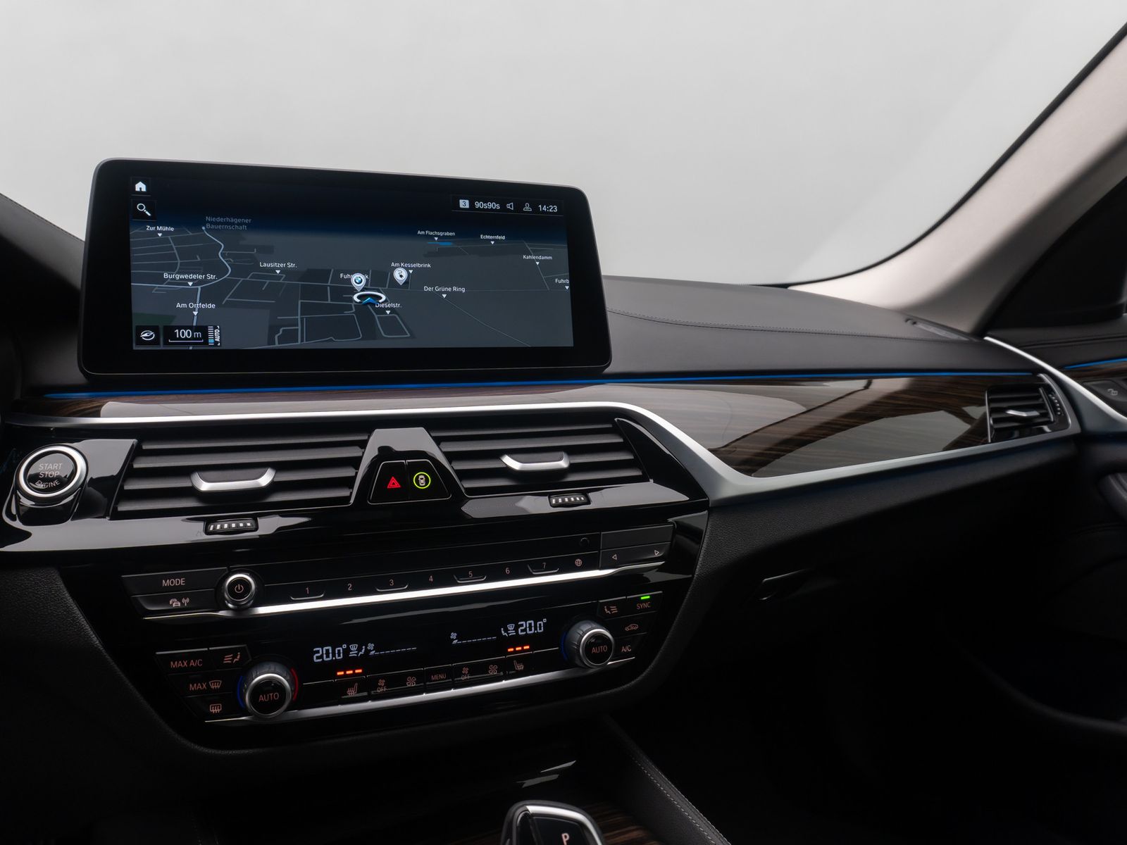 Fahrzeugabbildung BMW 530e Luxury Line ACC Laser 360° HUD DAB Sport