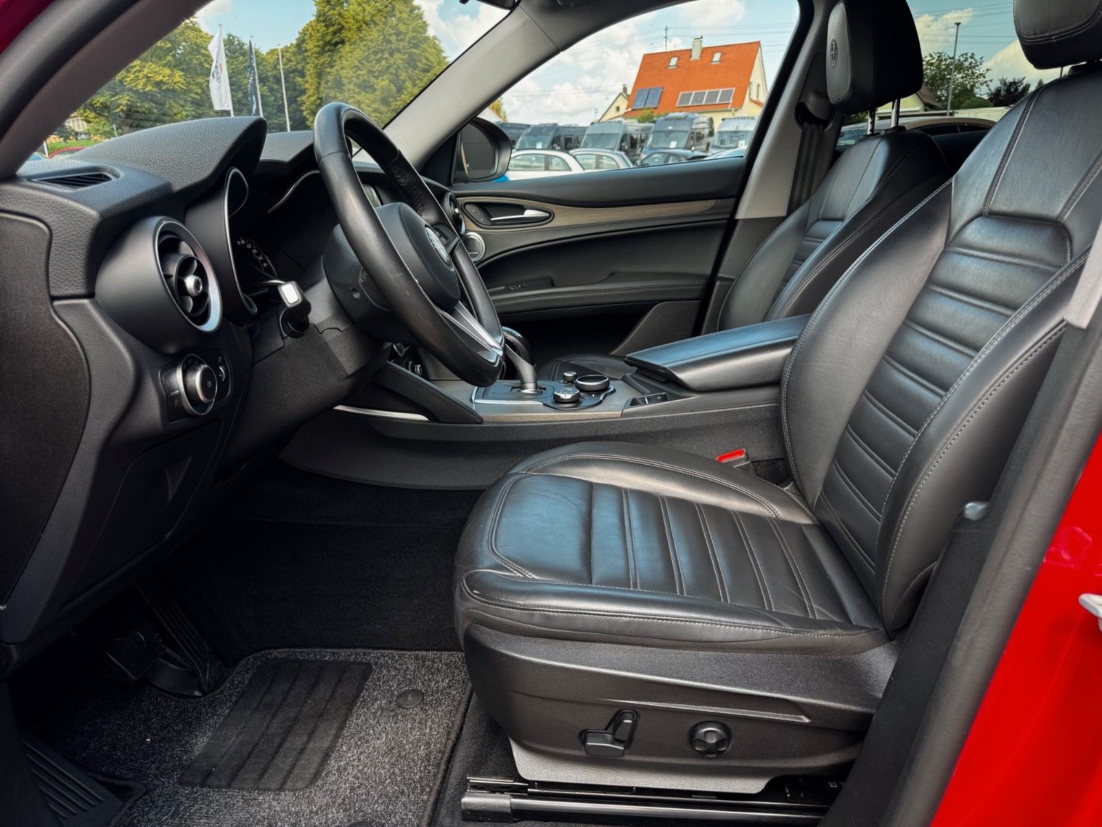 Fahrzeugabbildung Alfa Romeo Stelvio Super 280PS AT Q4 MEMORY NAVI EL. HECKKL