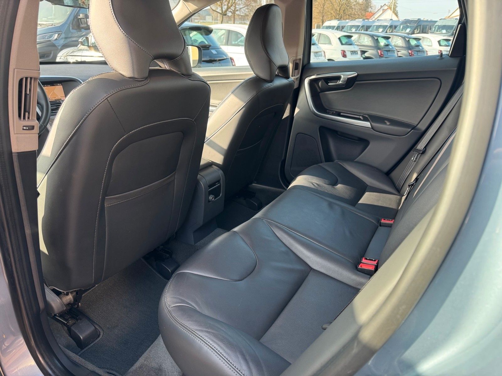 Fahrzeugabbildung Volvo XC60 Summum AWD 306PS NAVI LEDER SITZHZG AUTOM.