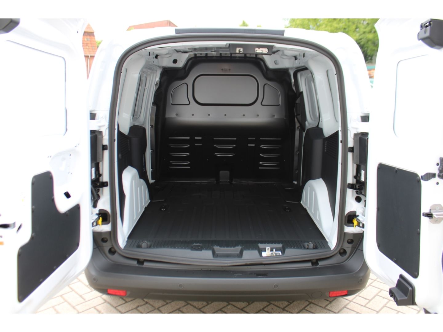 FORD Transit Courier 1.0 EcoBoost Trend Full Link PDC - Image 8