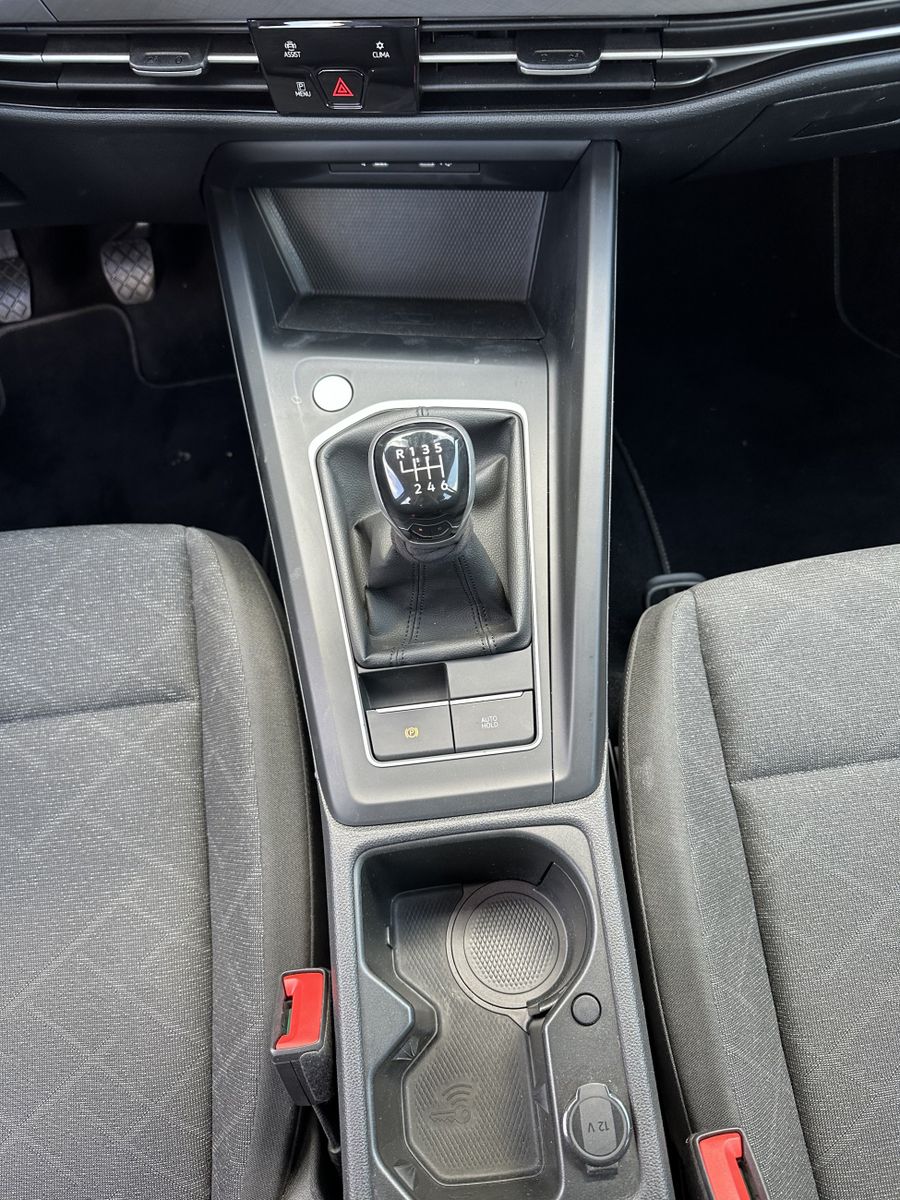 Fahrzeugabbildung Volkswagen Golf 1.5 TSI Life NAV+LED+ACC+CARPLAY+SPURH+EPH