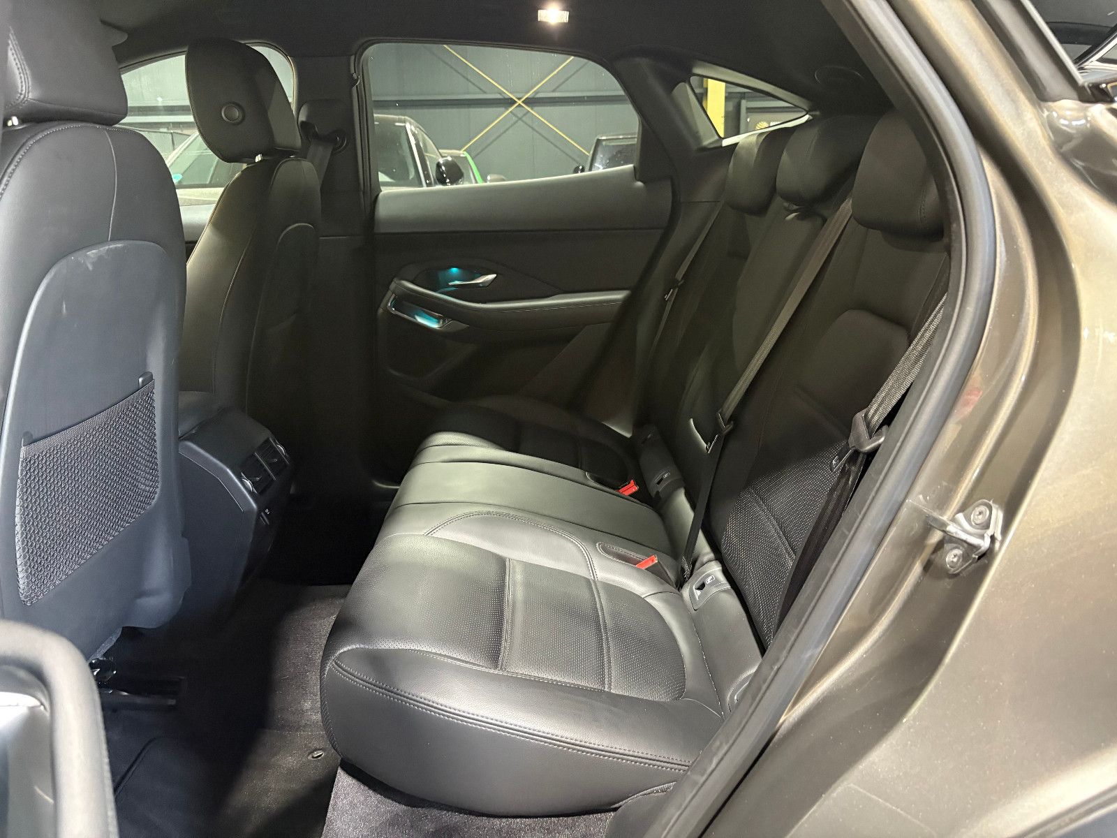 Fahrzeugabbildung Jaguar E-PACE S/NAVI/KAMERA/APPLE/ACC/SHZ/KLIMA/TOTWINK