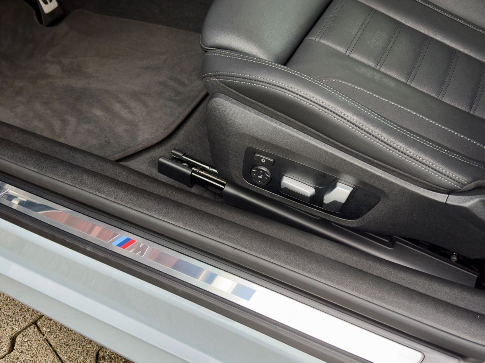 Fahrzeugabbildung BMW 430 i xDrive M Sportpaket HeadUp H&K DAB Glassch